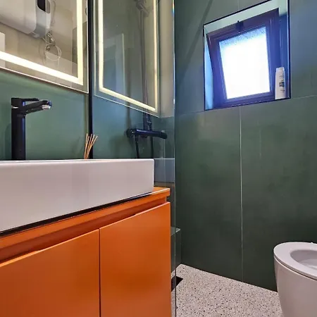 Greenview Apartment *